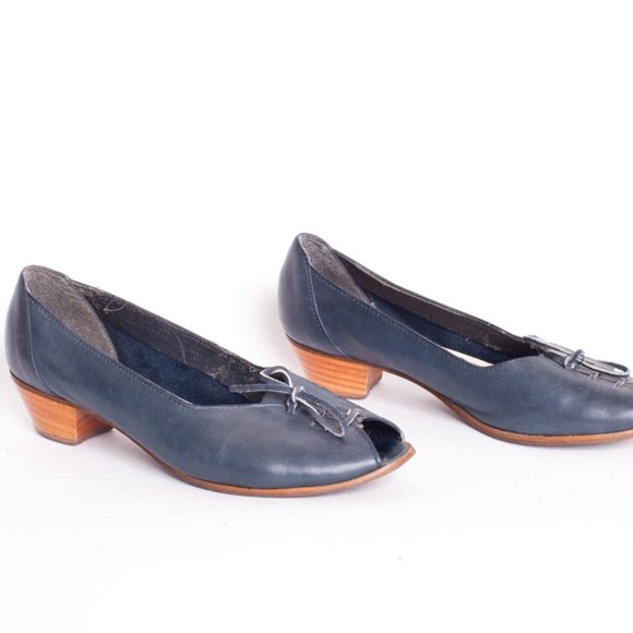 Vintage 1970s Blue Leather Peeptoe Heels - Picture 6 of 11